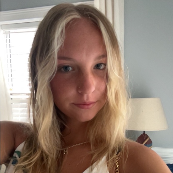 Meet your Posher, Hadley - Picture 2 of 3